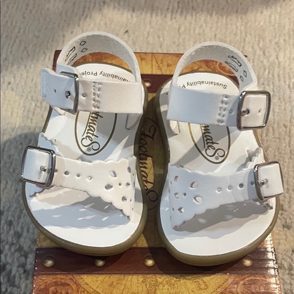 FootMates White Kids Sandals with Buckle Straps